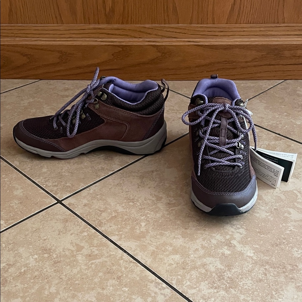 Vionic size 7 Hiking Shoes